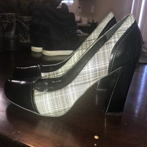 Tahari hidden platform heels 9